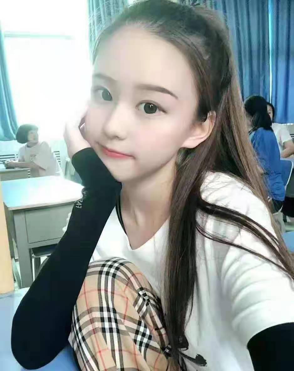 非常漂亮的兼职妹妹 在等你呀